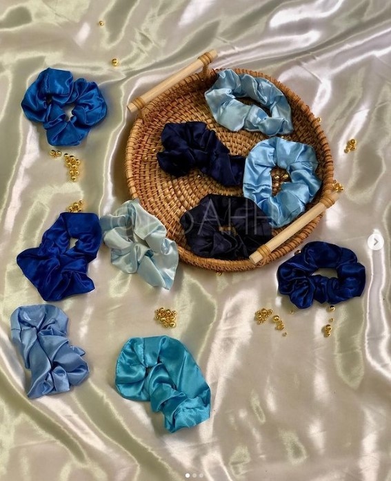 Satin scrunchies 10 pcs - Blue collection
 بكل ساتان 10 قطع - مجموعة الأزرق